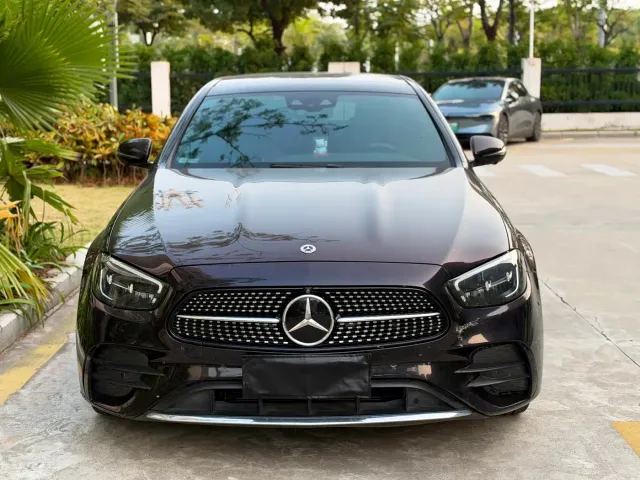 Mercedes-Benz E-Class — Фото автомобиля 2