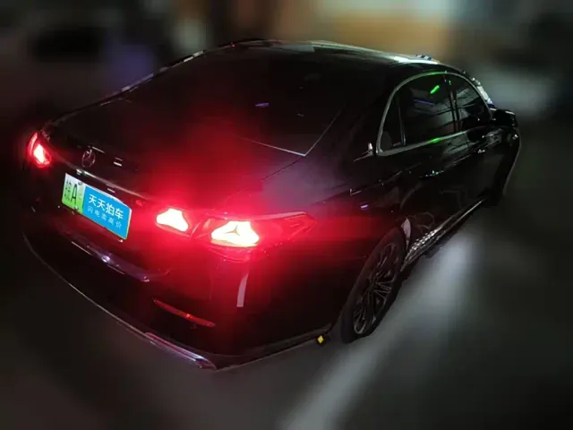 Mercedes-Benz E-Class — Фото автомобиля 2