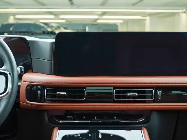 Lincoln Aviator — Фото автомобиля 18