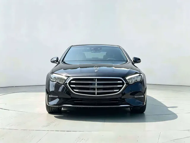 Mercedes-Benz E-Class — Фото автомобиля 2