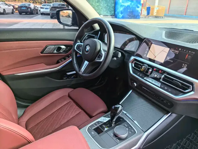 BMW BMW 3 Series 2022 325i M Sport Shadow Edition — Фото автомобиля 13