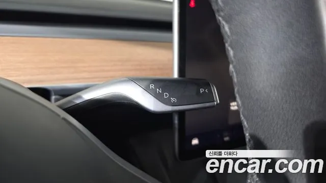 Tesla Model Y — Фото автомобиля 12