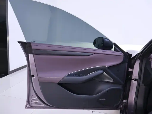 Xiaomi SU7 — Фото автомобиля 18