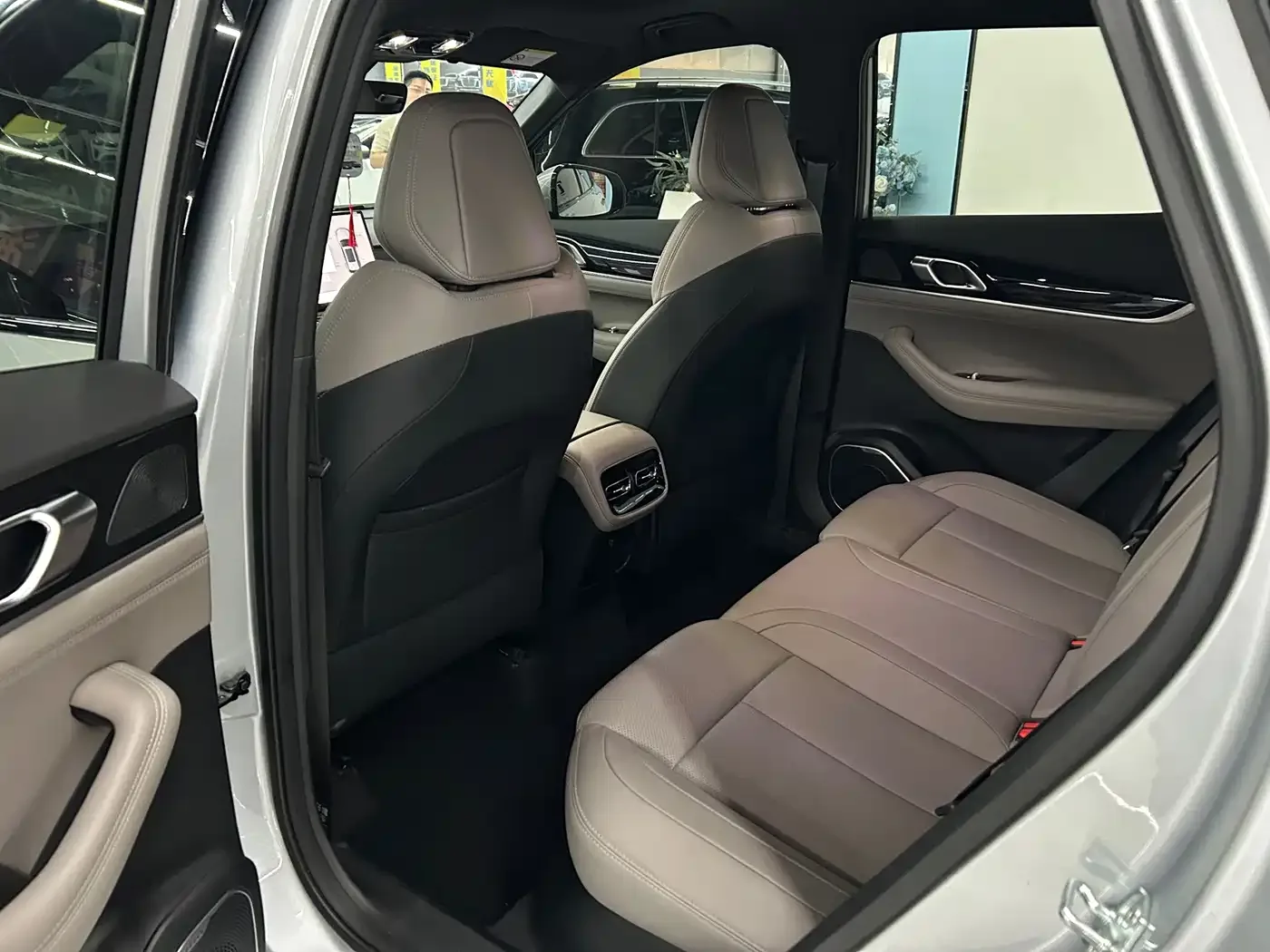 Geely Boyue L 2025 4th Generation 1.5TD DCT Journey Start — Фото автомобиля 5