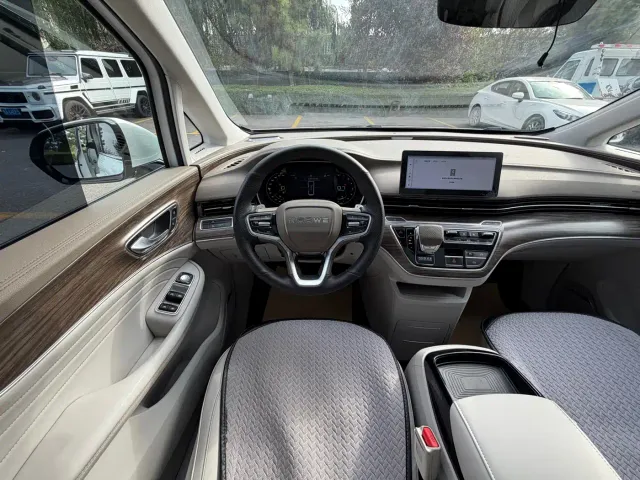 Roewe iMAX8 — Фото автомобиля 10