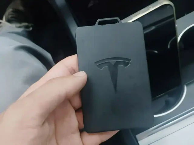 Tesla Model 3 — Фото автомобиля 8