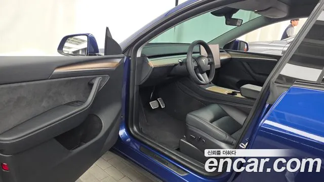 Tesla Model Y — Фото автомобиля 10