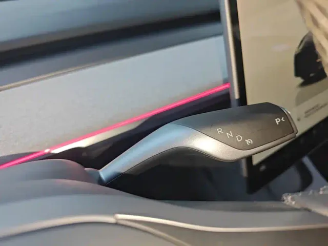 Tesla Model Y — Фото автомобиля 13