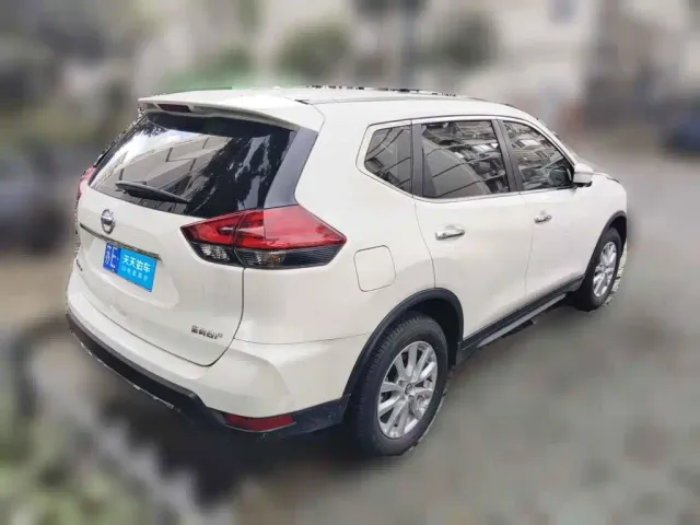 Nissan X-Trail — Фото автомобиля 2