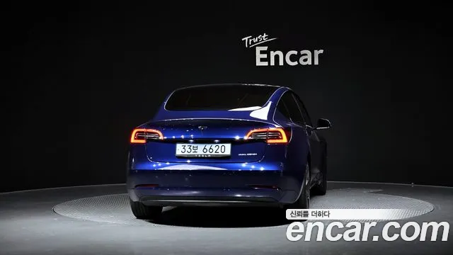 Tesla Model 3 — Фото автомобиля 4