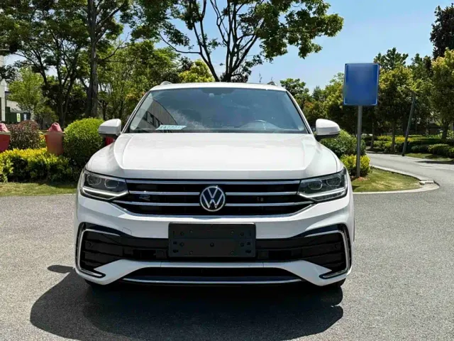 Volkswagen Tiguan L — Фото автомобиля 7