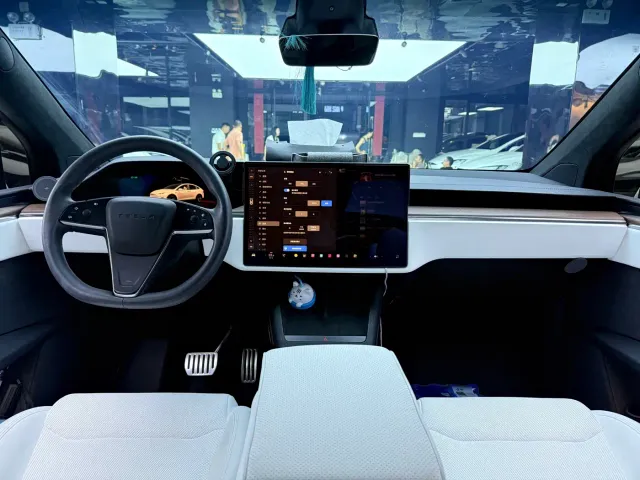 Tesla Model X — Фото автомобиля 9