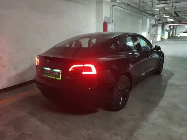 Tesla Model 3 — Фото автомобиля 6