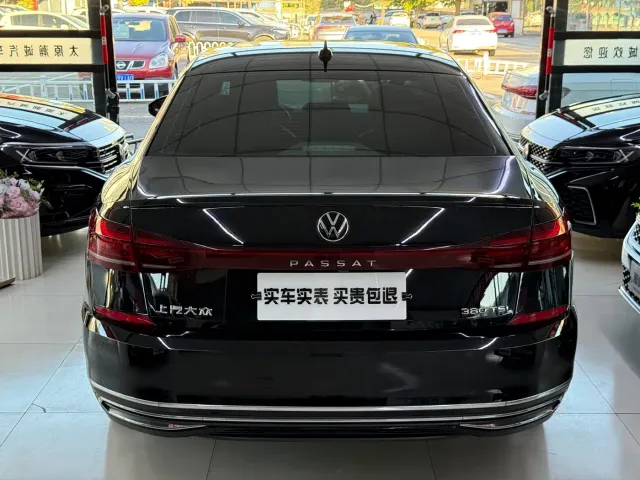 Volkswagen Passat — Фото автомобиля 12