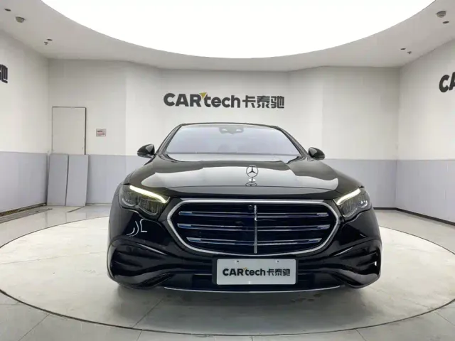 Mercedes-Benz E-Class — Фото автомобиля 3