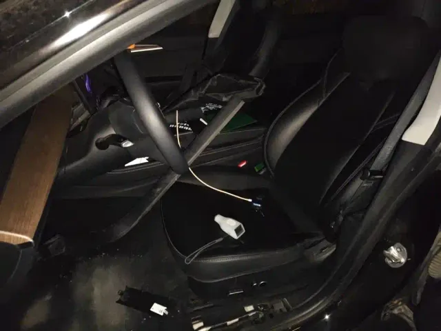 Tesla Model 3 — Фото автомобиля 11