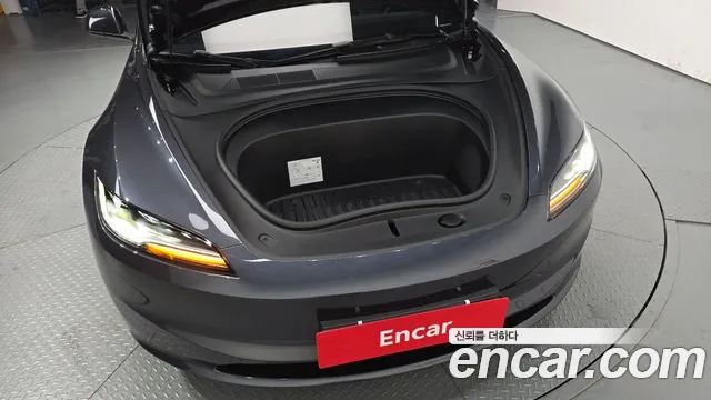 Tesla Model 3 — Фото автомобиля 9