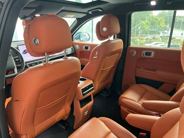 Li Auto L8 — Фото автомобиля 6