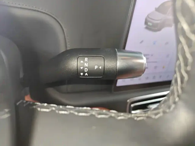 Li Auto L8 — Фото автомобиля 13