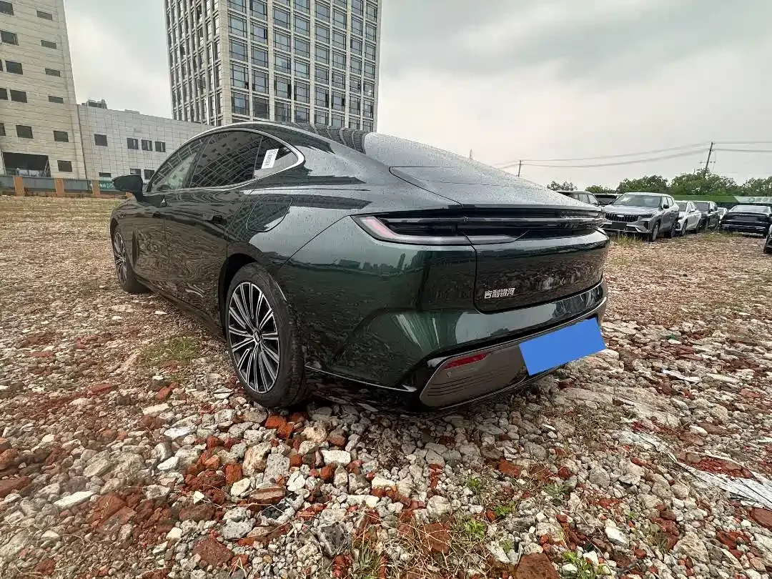 Geely Galaxy Galaxy Xingyao 8 2025 130km EM-i Premium Edition — Фото автомобиля 7