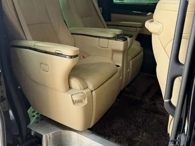 Toyota Alphard — Фото автомобиля 7