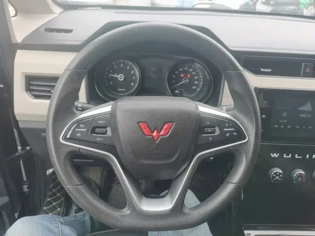 Wuling Zhengcheng — Фото автомобиля 10