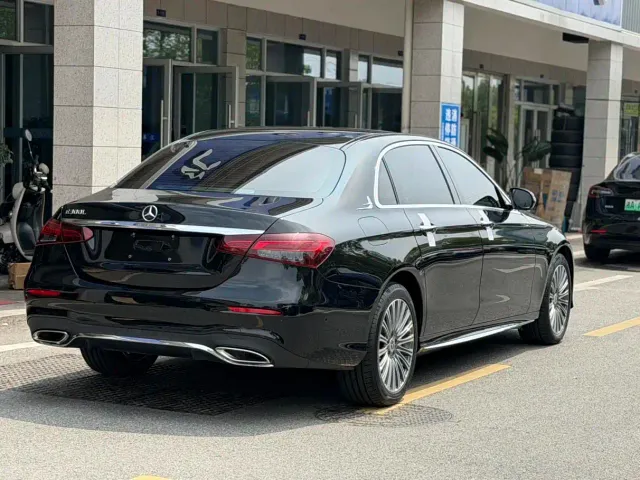 Mercedes-Benz E-Class — Фото автомобиля 8