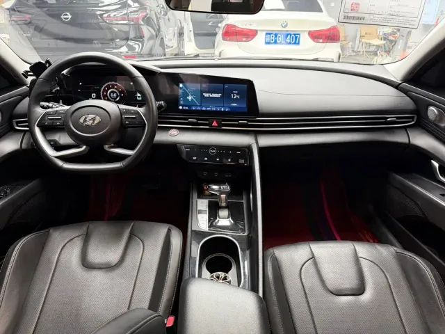 Hyundai Elantra — Фото автомобиля 10