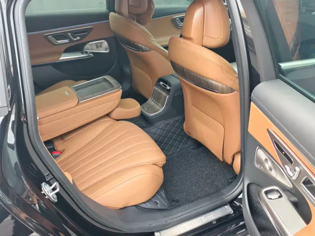 Mercedes-Benz E-Class — Фото автомобиля 17