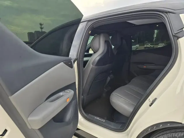 Lynk & Co Z20 — Фото автомобиля 9