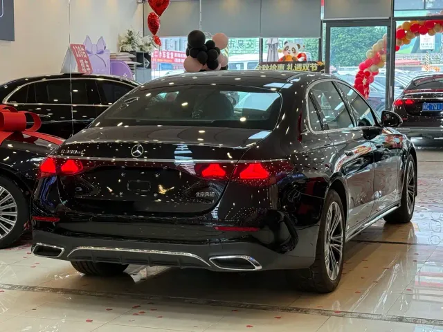Mercedes-Benz E-Class — Фото автомобиля 25