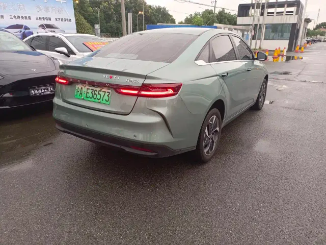 Geely Geometry G6 — Фото автомобиля 5