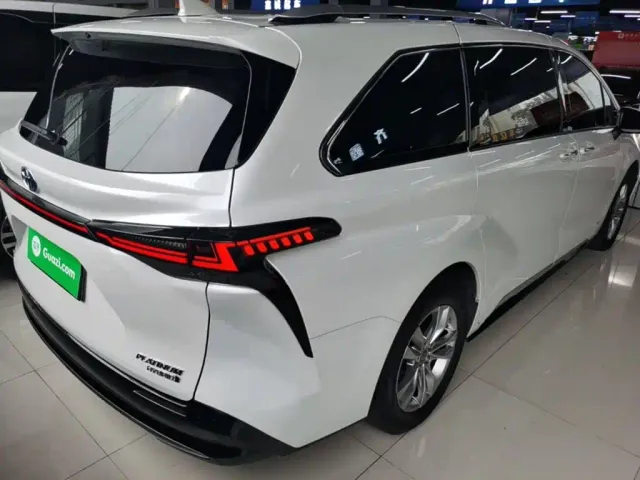Toyota Sienna — Фото автомобиля 6