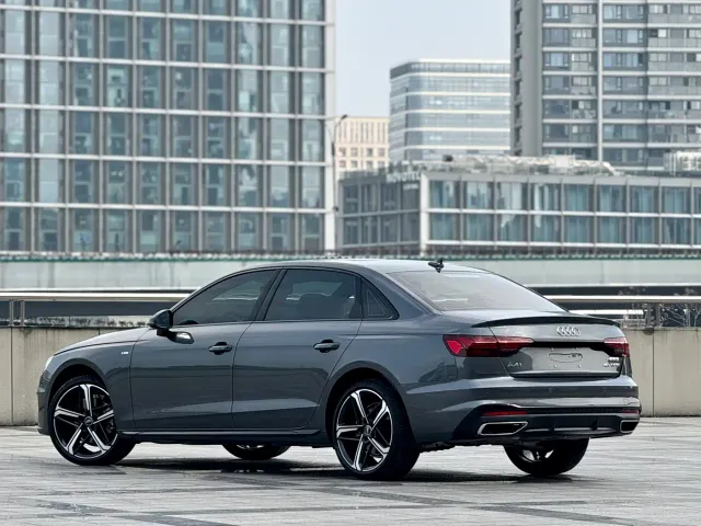Audi A4L — Фото автомобиля 3