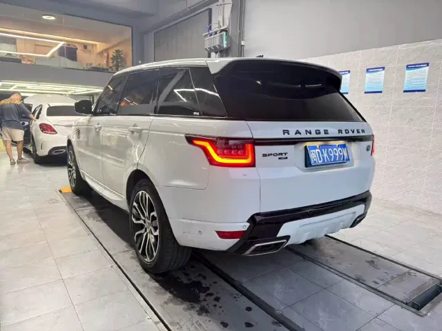 Land Rover Range Rover Sport — Фото автомобиля 9