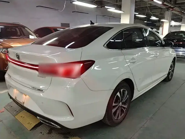 Changan Eado — Фото автомобиля 6