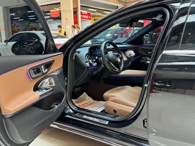 Mercedes-Benz E-Class — Фото автомобиля 4