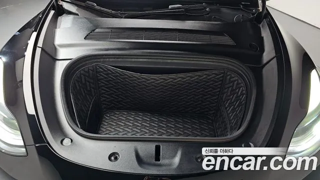 Tesla Model Y — Фото автомобиля 6