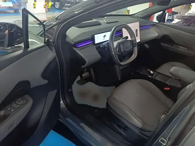 Lynk & Co Z20 — Фото автомобиля 15