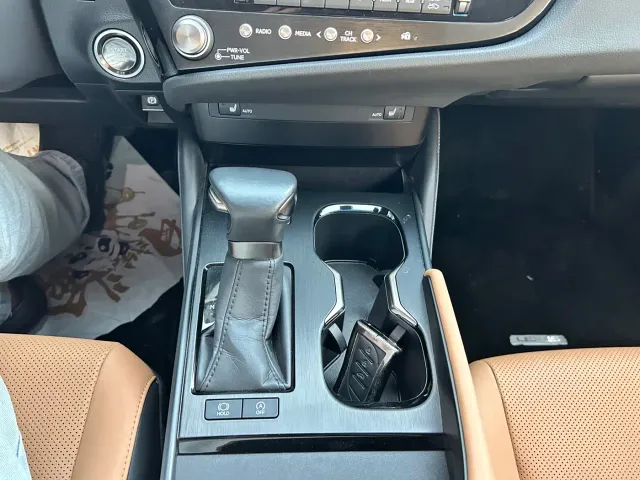 Lexus ES — Фото автомобиля 10