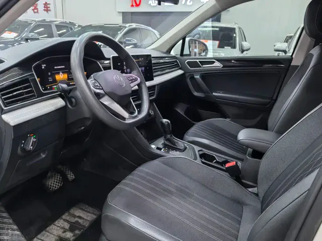 Volkswagen Tiguan L — Фото автомобиля 5