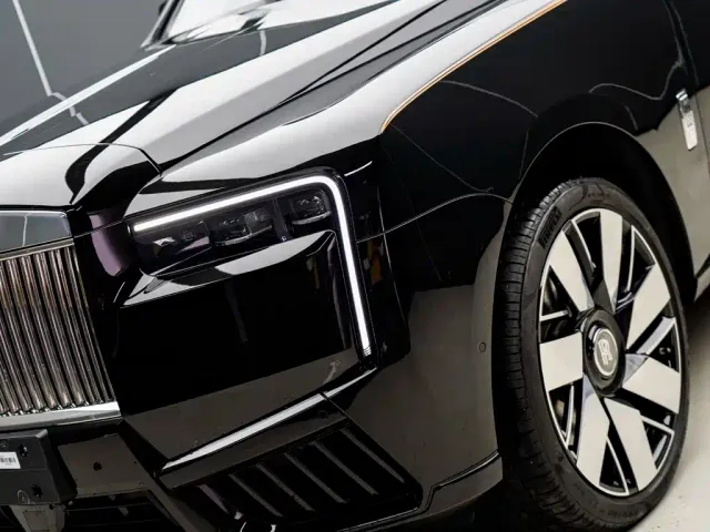 Rolls-Royce Cullinan — Фото автомобиля 2