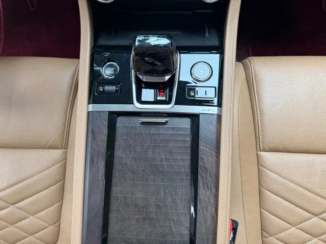 Jaguar XFL — Фото автомобиля 10