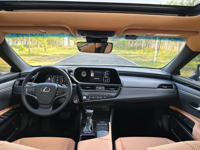 Lexus ES — Фото автомобиля 9
