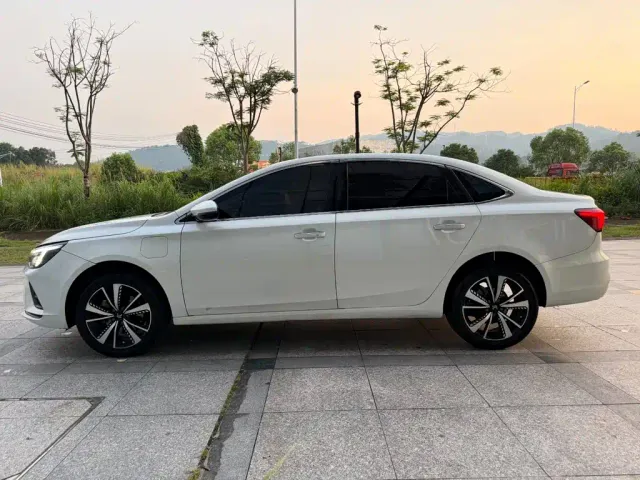 Roewe Feifan ER6 — Фото автомобиля 3