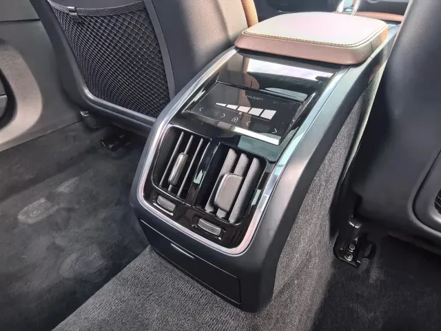 Volvo S90 — Фото автомобиля 23
