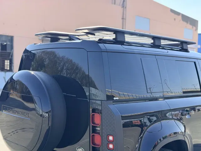 Land Rover Defender — Фото автомобиля 6
