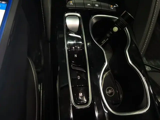 Buick Envision Plus — Фото автомобиля 16