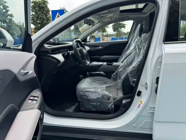 Changan Eado PHEV — Фото автомобиля 13