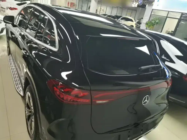 Mercedes-Benz EQE SUV — Фото автомобиля 5